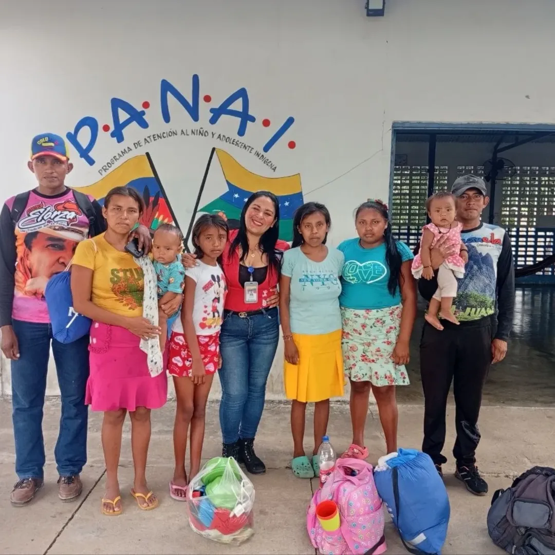 Imagen de la noticia: Ministerio Indígena y FUNDEI garantizan atención y orientación integral a pacientes indigenas en el Hospital Pablo Acosta Ortiz de San Fernando de Apure.