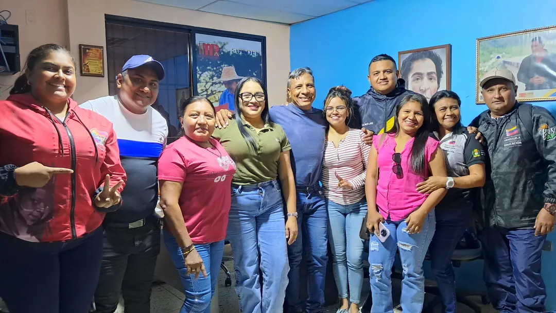 Imagen principal: REUNIÓN ESTRATÉGICA DEL PSUV INDÍGENA EN APURE CONSOLIDA AGENDAS DE TRABAJO POLÍTICA Y SOCIAL.