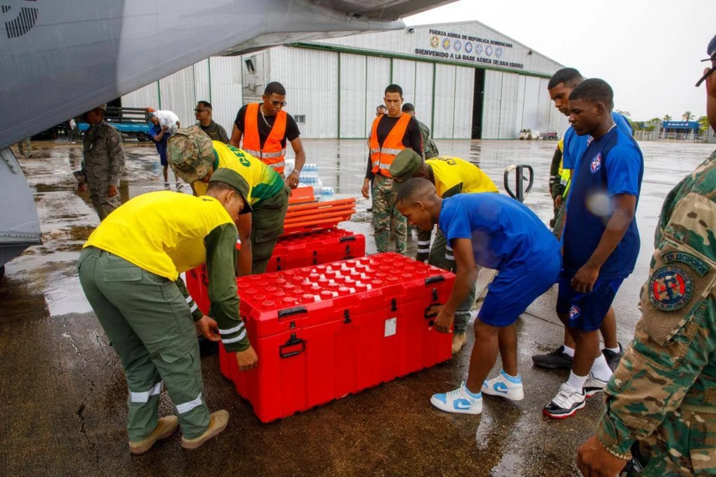 Imagen de la noticia:  Los Primeros Rescatistas Provenientes de República Dominicana
