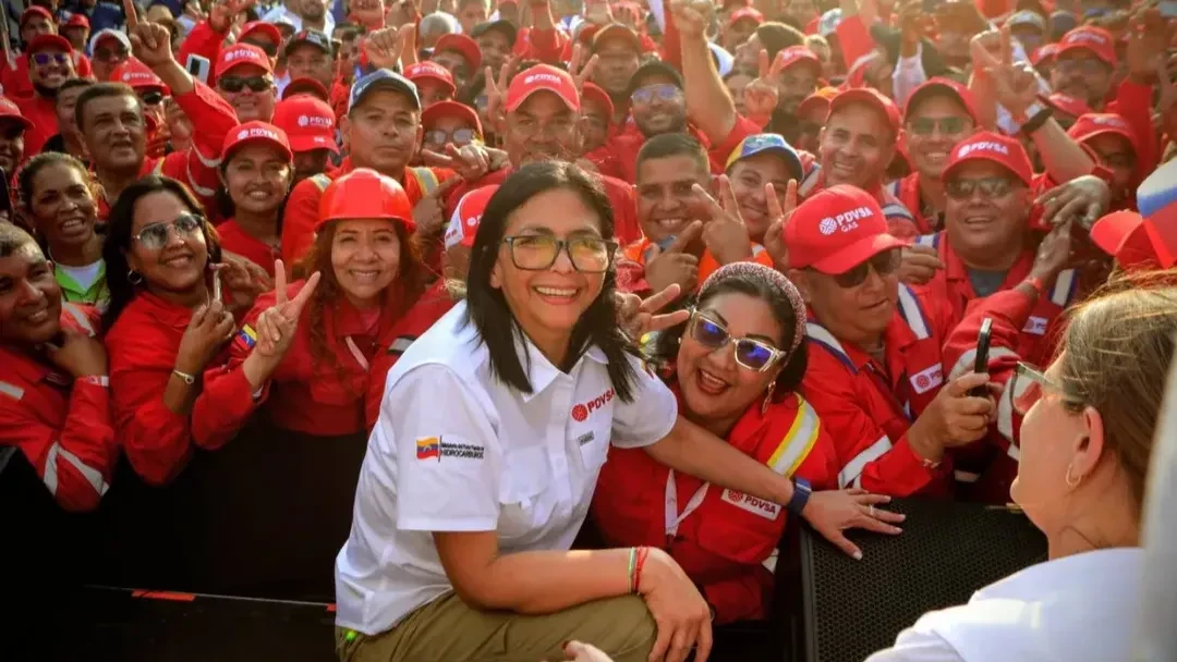 Imagen principal: Presidenta (E.) Delcy sobre Ley de Hidrocarburos: “Que esos barriles se conviertan en salario, alimentación y salud”